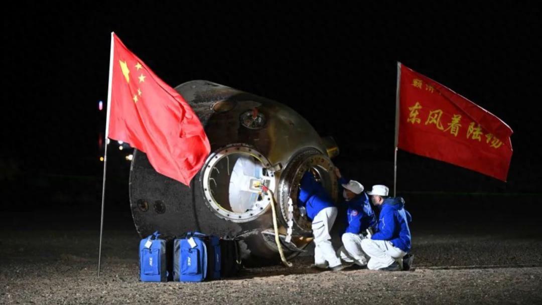 随着神舟十八号的成功归来，中国航天事业再次展示了其强大的实力与潜力。这一壮举不仅