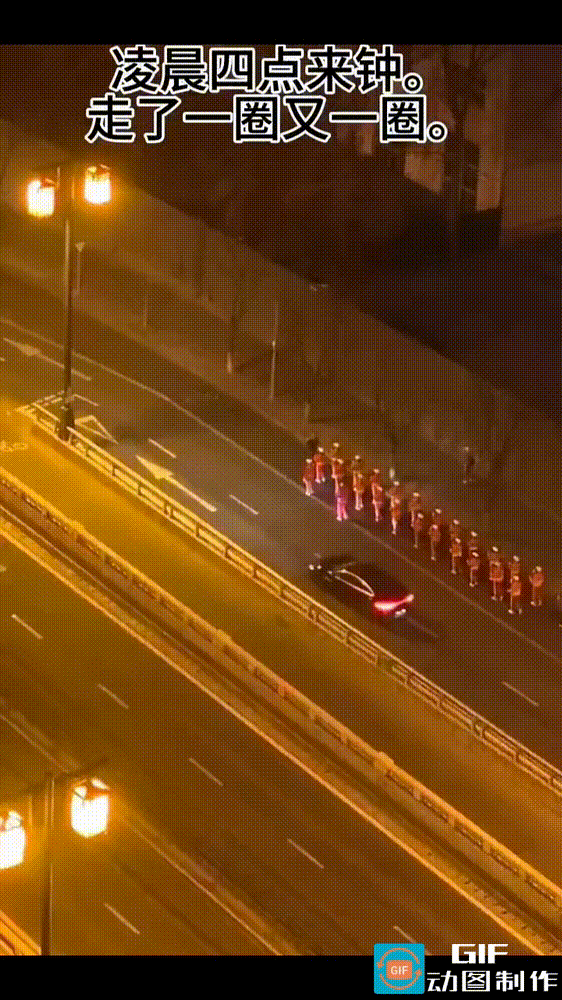 凌晨四点多钟，一队统一穿着红色运动服的老年人，正迈着整齐划一的步伐，健步走在非机