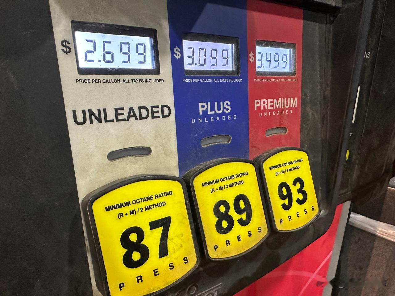 美国各地的汽油价格大幅上涨，平均每加仑3.58美元！

根据AAA最新数据显示，