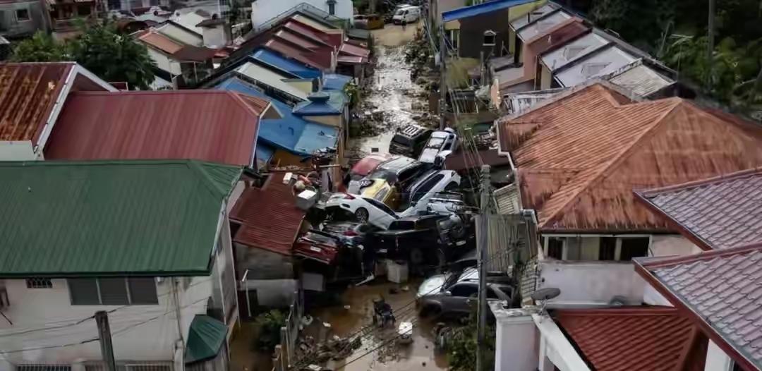 昨天发布援助菲律宾风灾的文章，没有5分钟就被警告了，说我有不适发布的内容。
我用