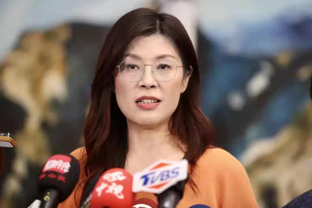 两岸关系走到今天这一步，谁都能感受到空气里的紧绷。可就在所有人都习惯了沉默时，郑