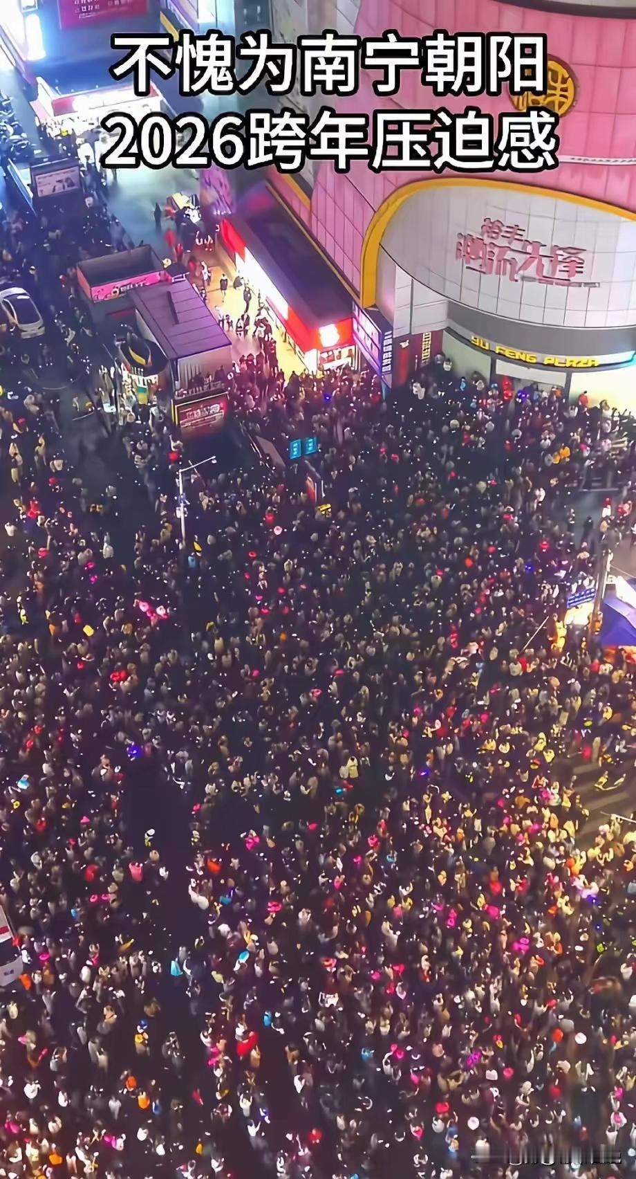 伊朗国就是神奇的国家，领袖是哈梅内依，是全国人民的精神领袖，撑控国民卫队。政府是