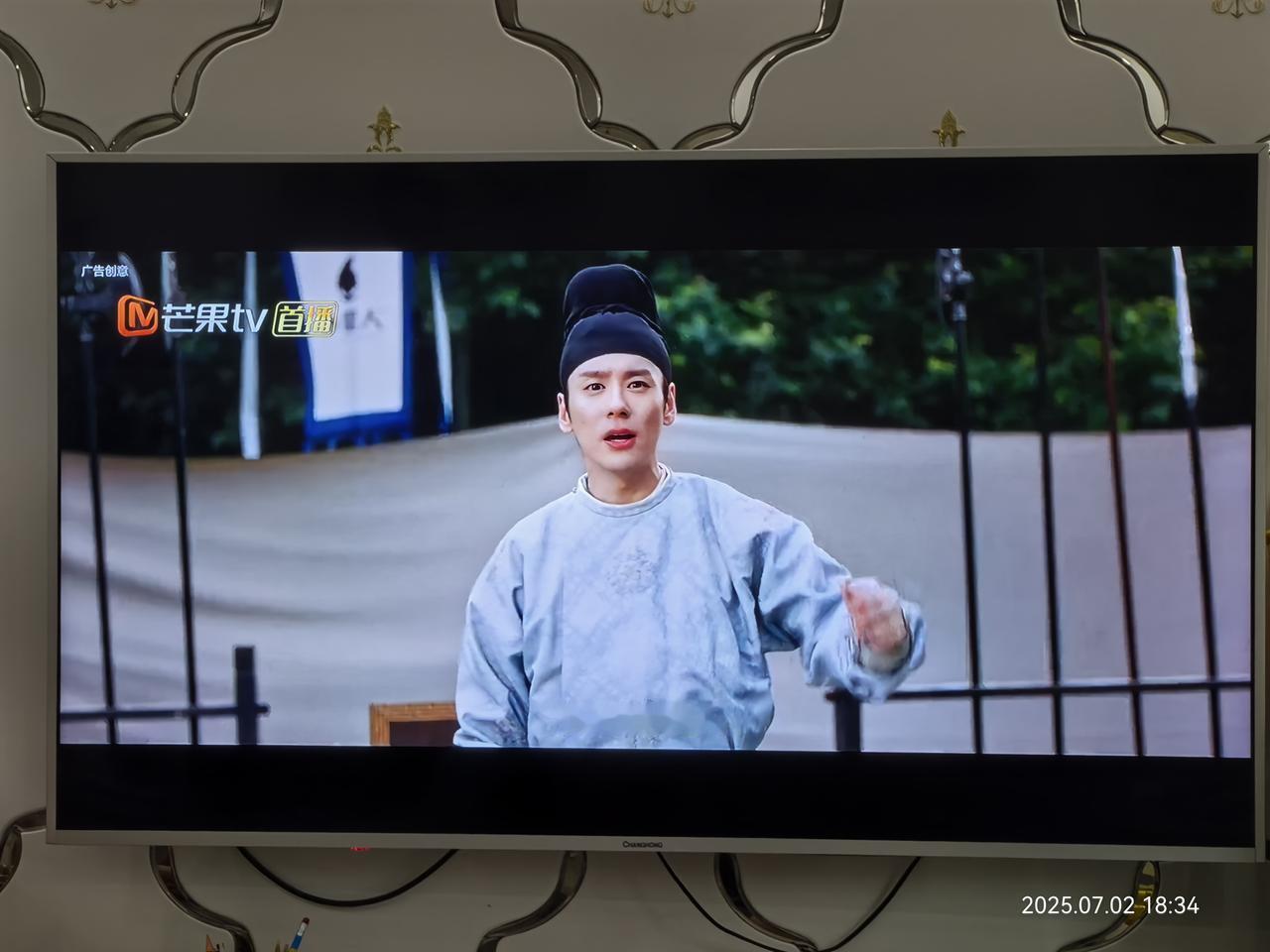 《锦绣芳华》开播了，大家都老师追剧了吗？

今天看第一集，发现广告是真的多呀[w