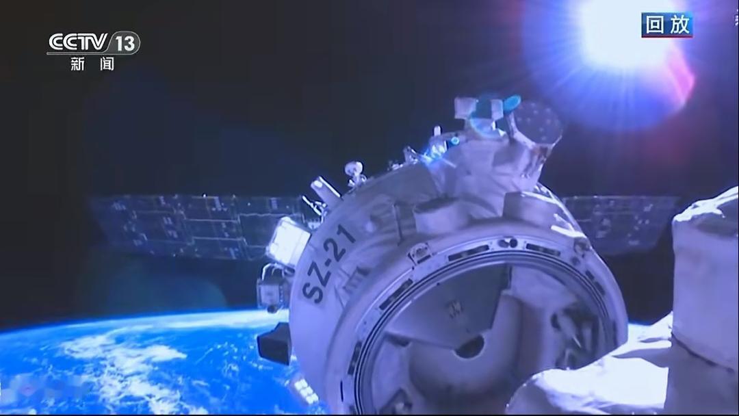 神二十乘组三名航天员到家啦！2025年4月25日，神舟二十号航天员乘组顺利进驻中