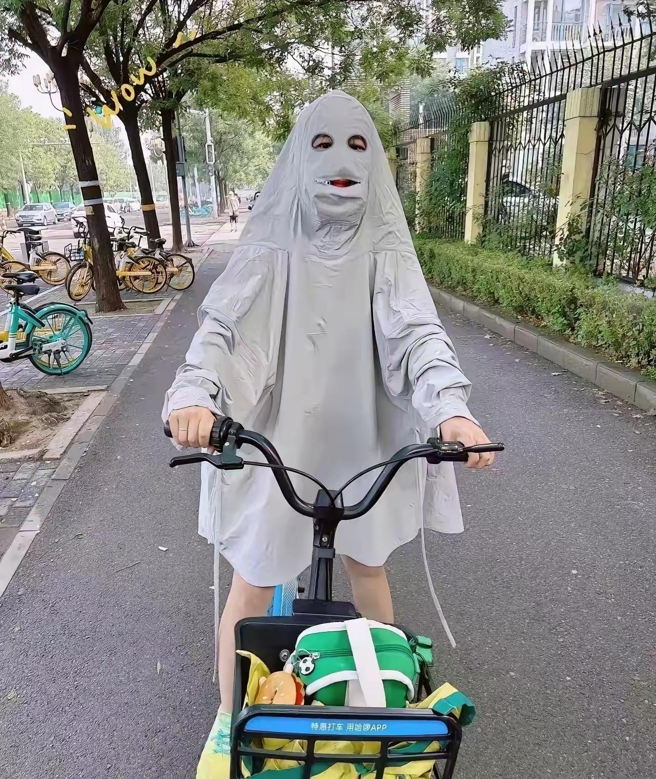 这防晒服太吓人了，白天还可以，若是晚上看见吓坏了，估计晚上没人穿了吧？