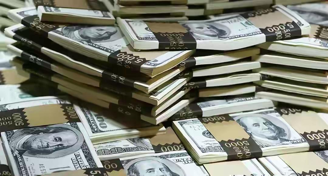 母亲为留美三年花光120万儿子筹款，张口要四五十万引群嘲：谁的钱也不是大风刮来