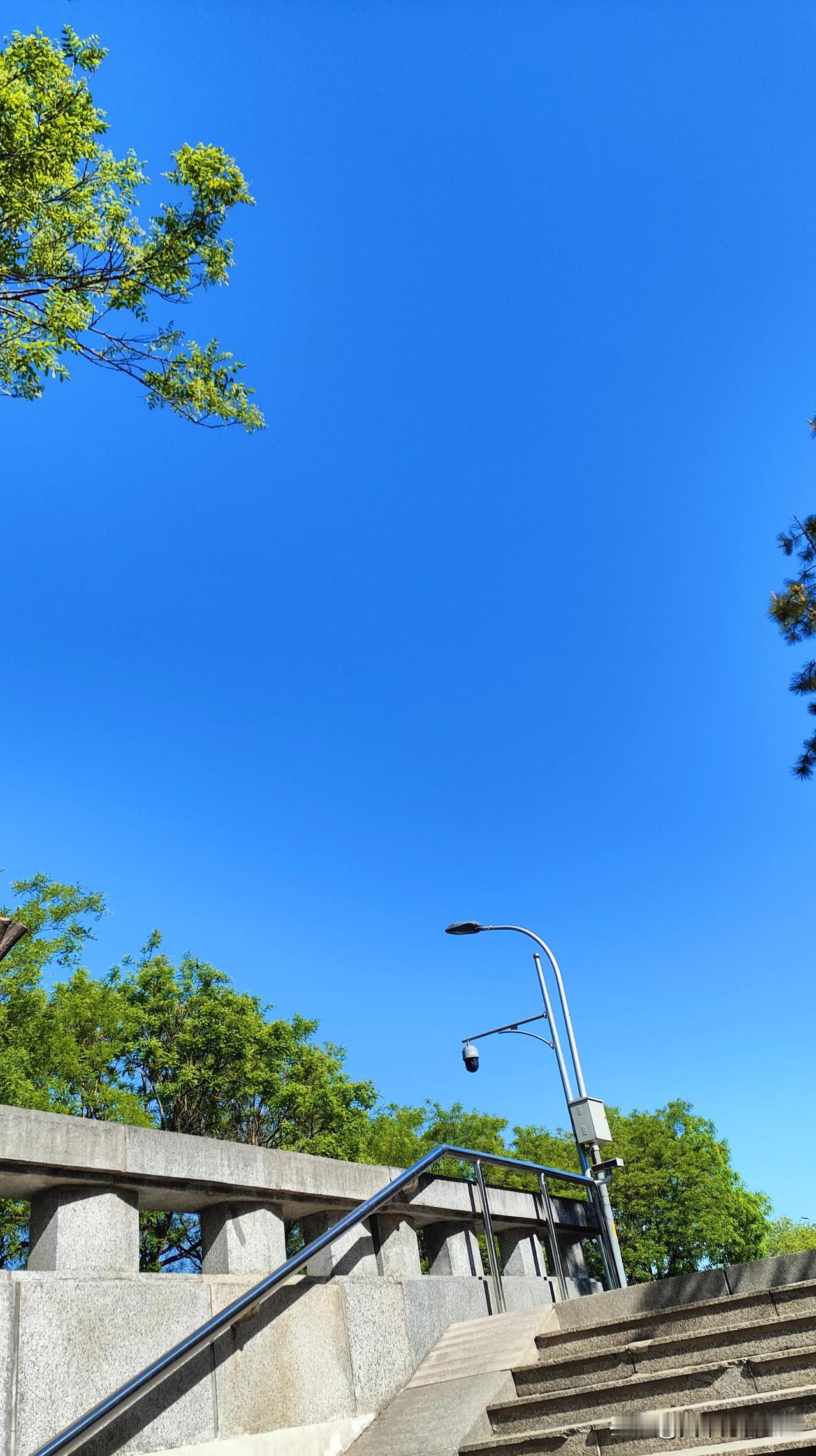 移动云智能新空间智能空间的极致体验，离不开算网一体、超低时延、云边协同的硬核支撑