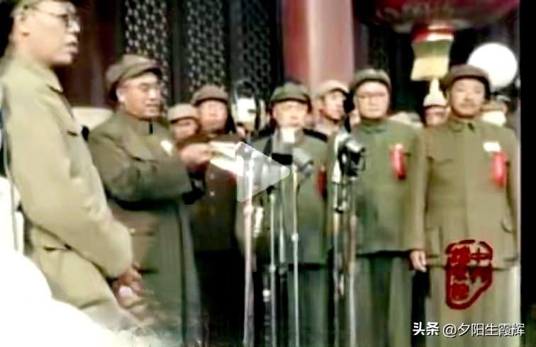 在开国大典上，中国人民解放军总司令朱德，发布《中国人民解放军总部命令》，彭德怀、