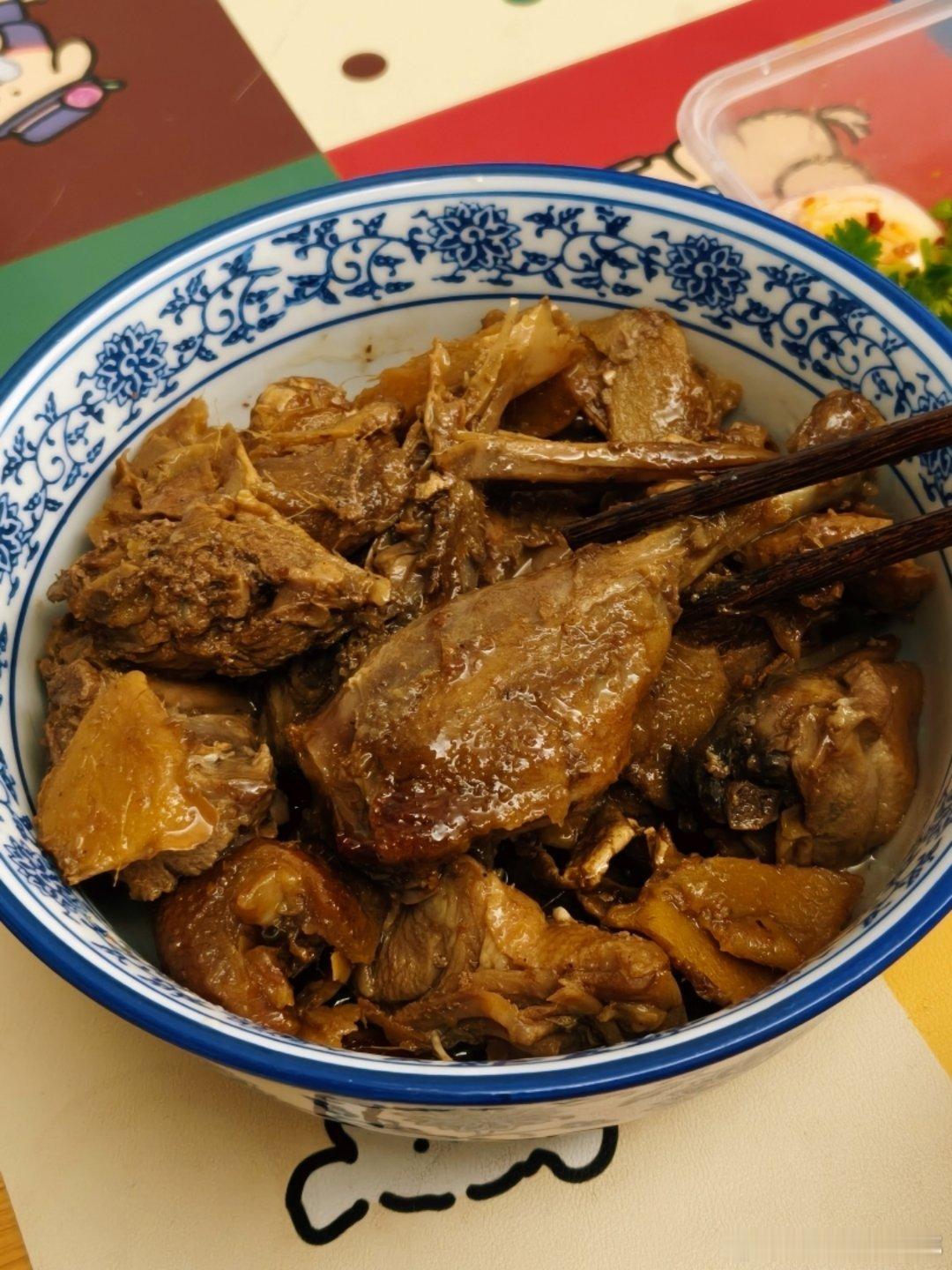 吃上从厦门带回来的姜母鸭了美得很🤩 