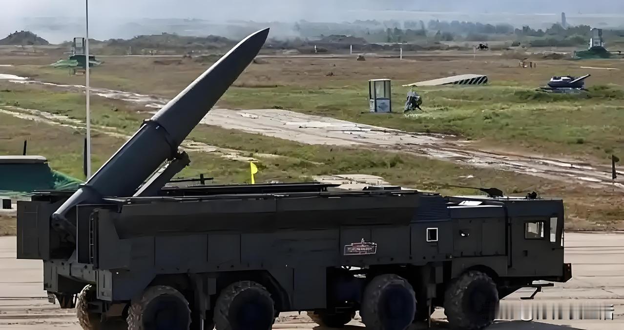 速度上，“榛树”导弹宛如一道闪电，具备超高速飞行能力，能瞬间冲破敌方防线，让对手