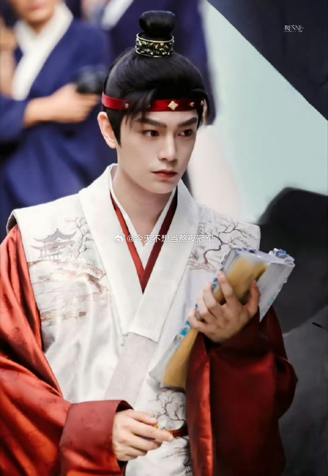 《恰逢雨连天》真是流水的女主，铁打的丁禹兮，现在女主又传到了刘浩存这里。 女扮男