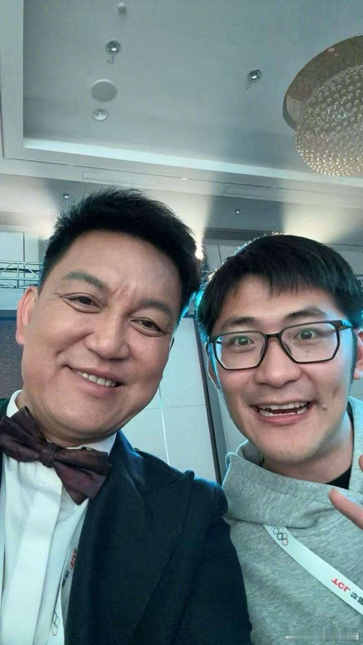 李锐和影视飓风Tim合照李锐 影视飓风Tim现在好像很火 “村长”晒出和影视飓风