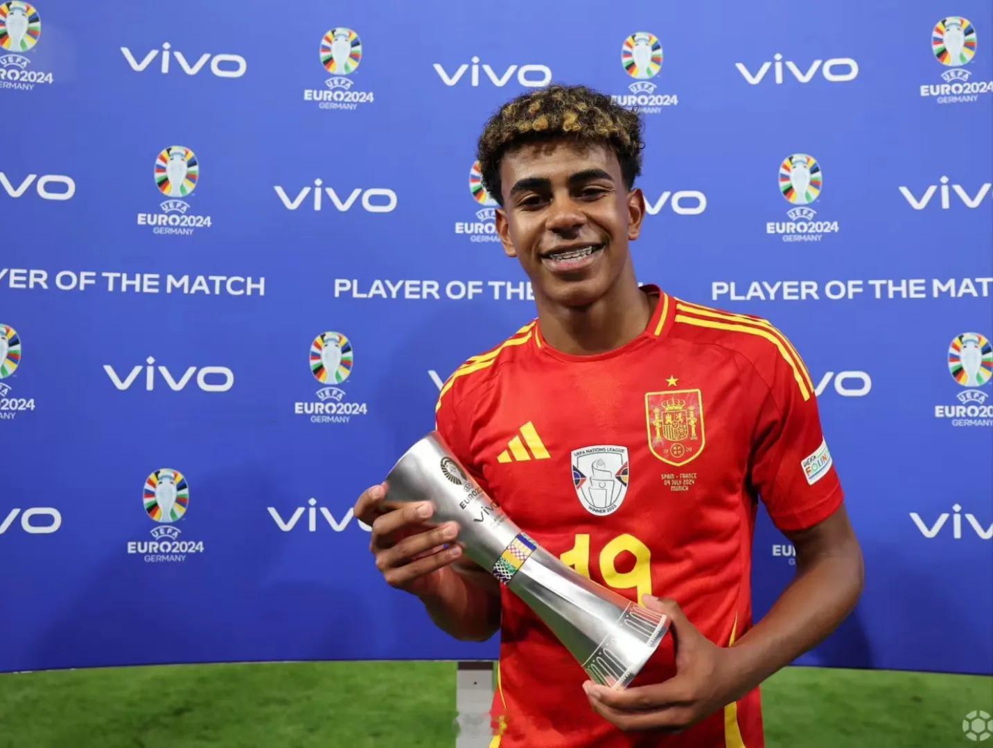 #亚马尔踢完还得写作业#【16岁亚马尔成欧洲杯最年轻进球者】做好一件事情开始是天