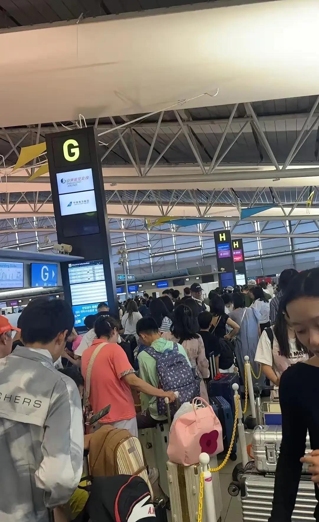 妻子问：我就纳闷了，中日关系如此紧张，为什么只有中国人纷纷从日本回国，然而却不见