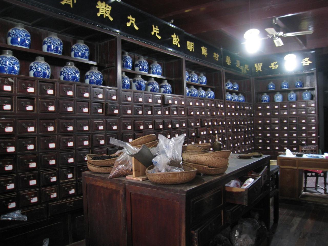 近日，北京同仁堂涉嫌售卖假货被查处。

北京同仁堂（四川）生产的99%高纯南极磷