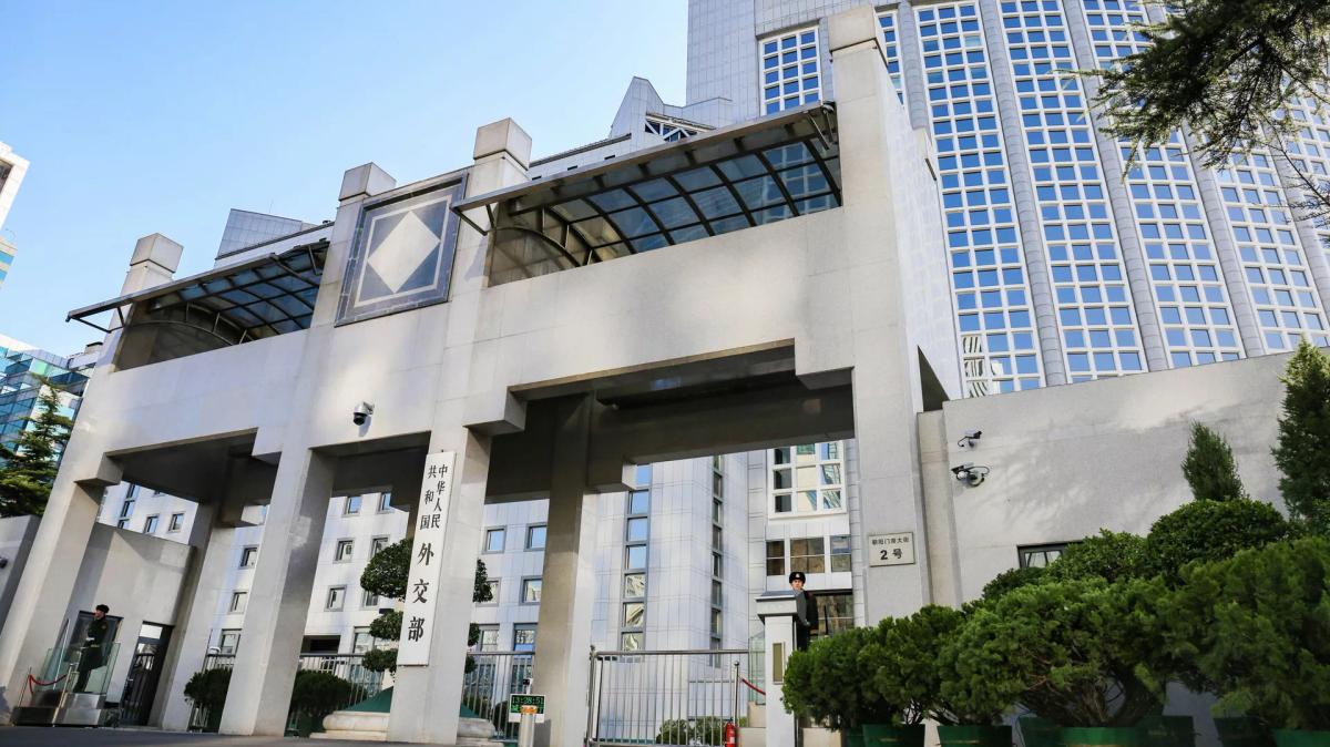 拉夫罗夫搬出敌国条款敲打日方，中方公开表示力挺！

在8月19日的外交部记者会上