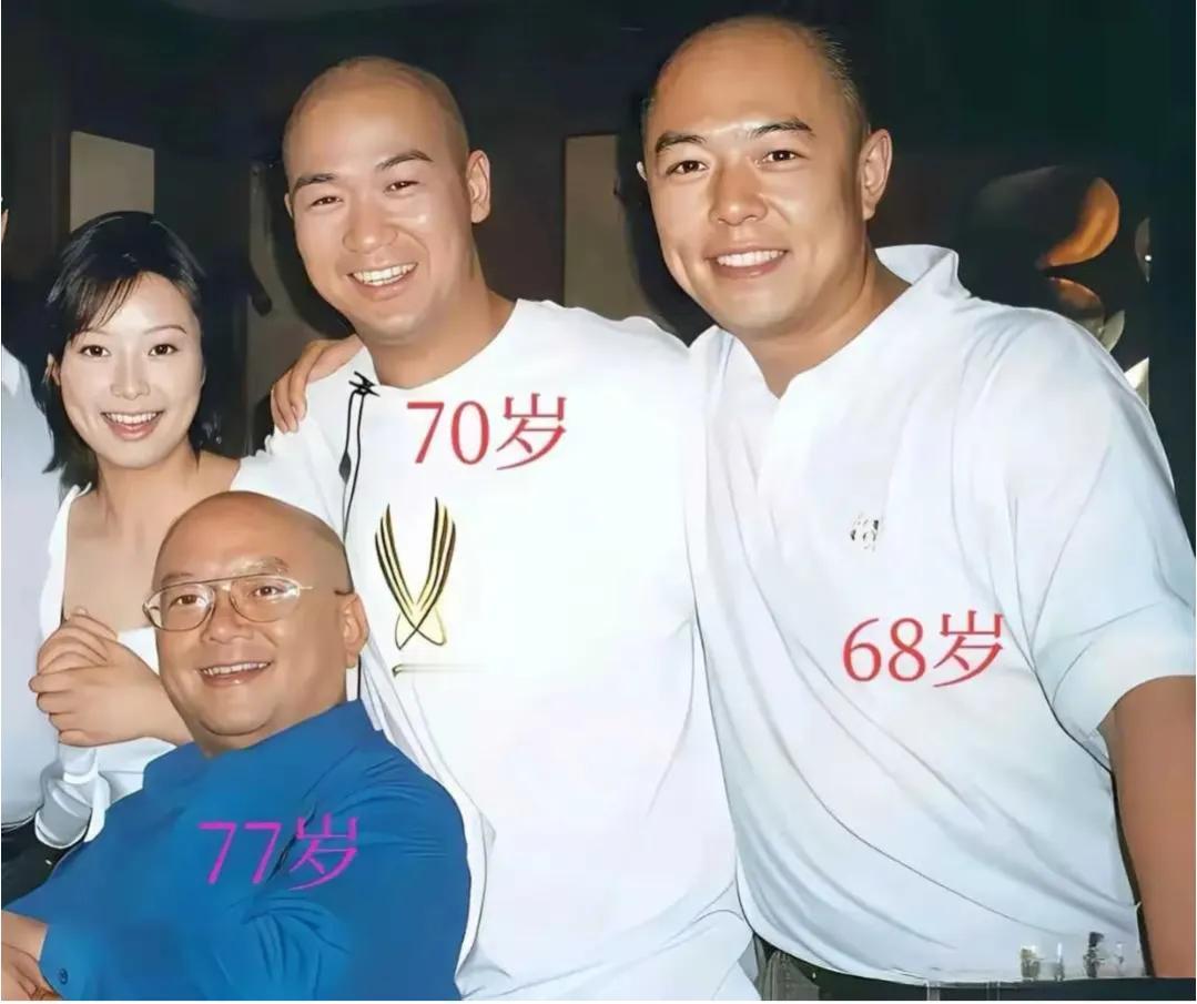 最喜欢的九十年代红得发紫的铁三角如今步入中老年人群体了。状态还不错，一个个演技不