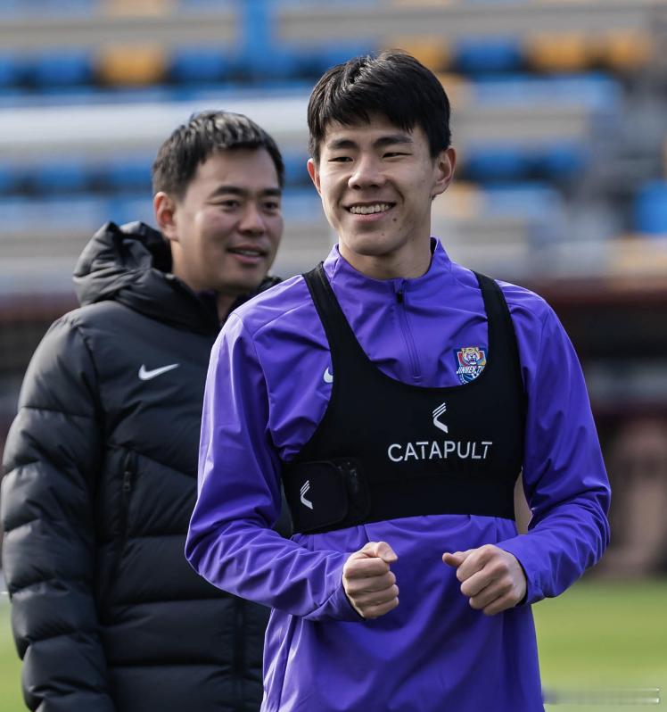 咱就是说，懂球帝的老师们，我们不要面子的嘛？？？我们谦谦这么多好看的照片，你非截