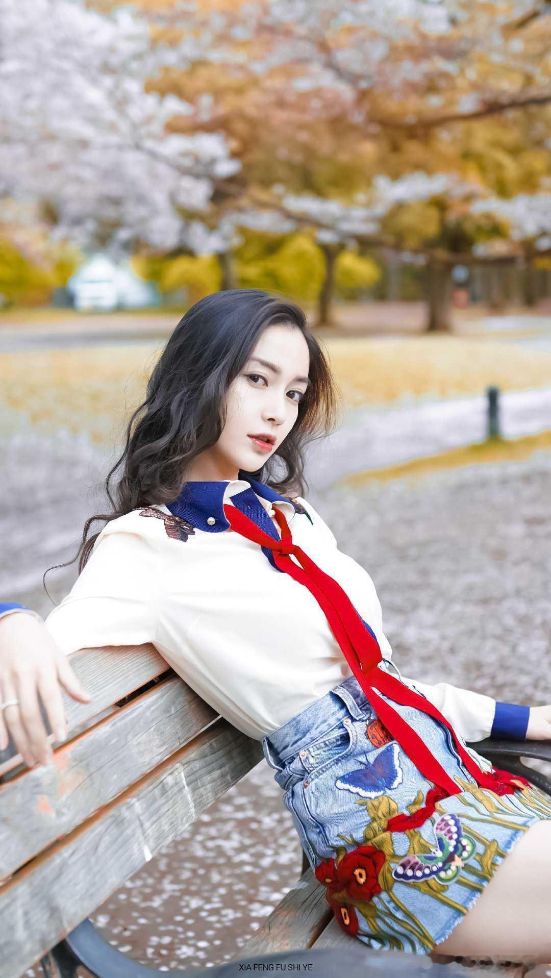 angelababy angelababy 时间予我千万种满心欢喜，沿途逐枝怒放