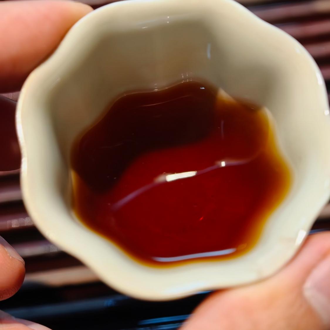 为什么普洱茶很牛？因为普洱茶兼容所有茶（绿茶、红茶、铁观音、岩茶、黑茶）的优点，