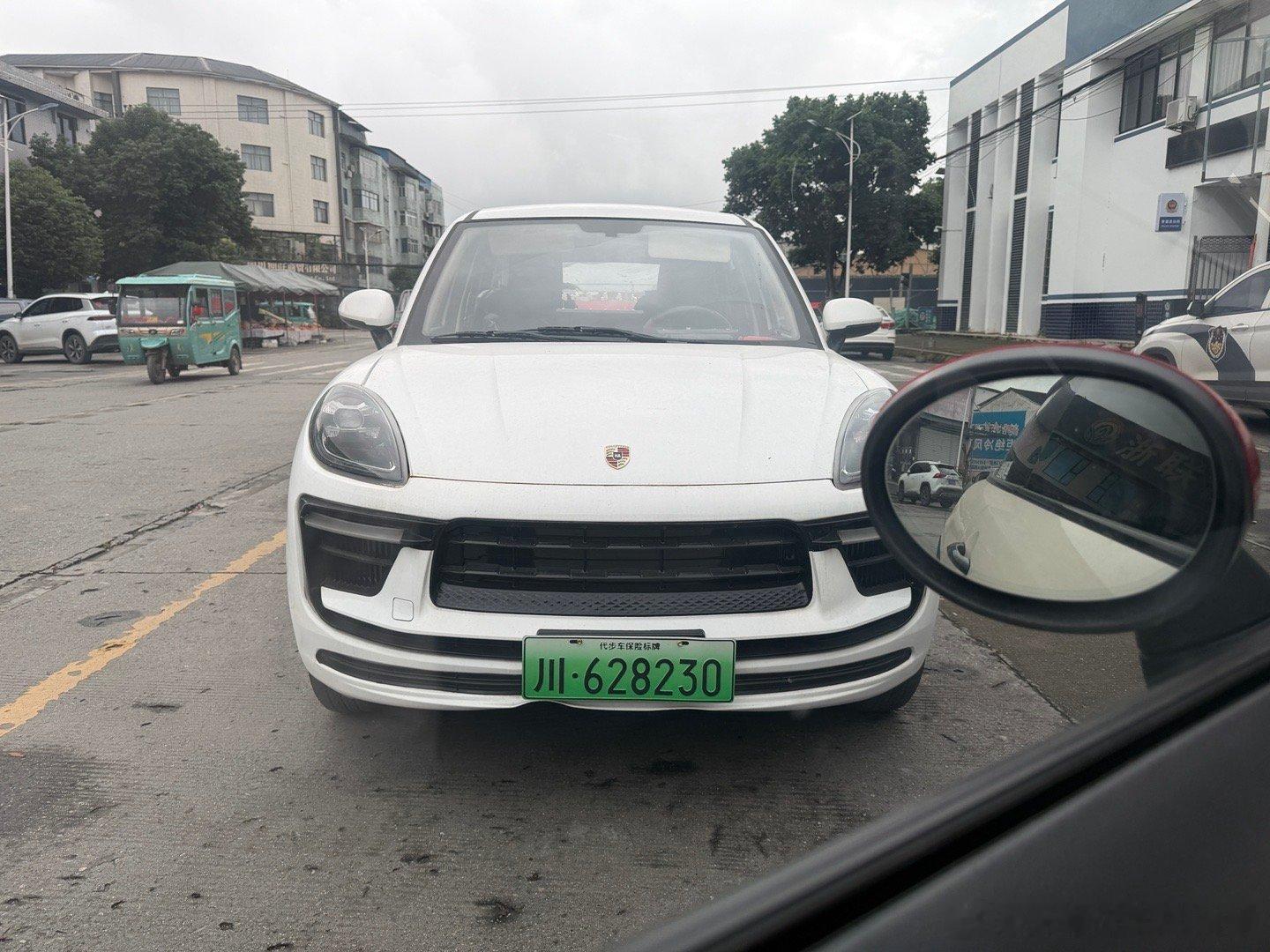 今早遇见两台保时捷，一台小的，一台大的[泪奔]米帅的车生活 ​​​