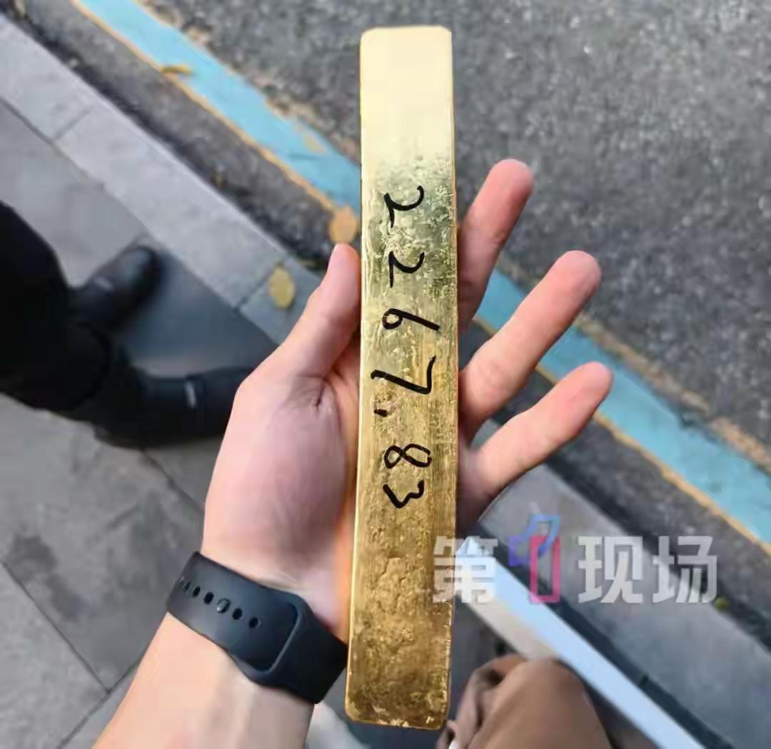 没有一丝波澜”！街头捡到百万金条，深圳00后小伙当场一波操作

没有一丝波澜！街