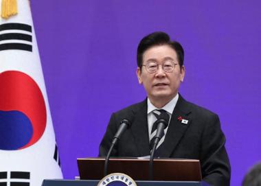 李在明真是命大！想想，韩国好不容易有一个有能力的、会来事的总统，结果老命都差点不
