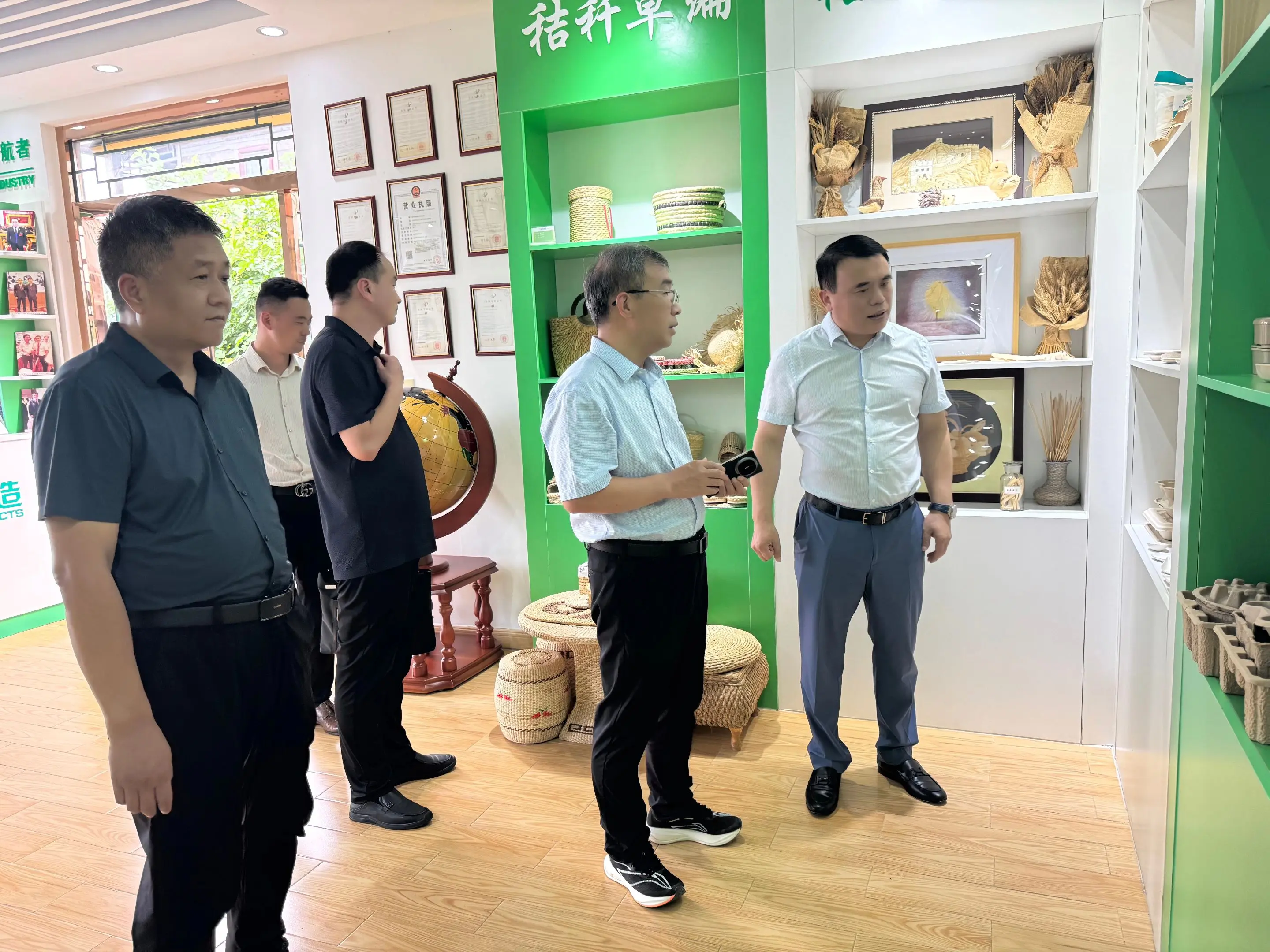 河南省滑县县委副书记王正贤一行莅临秸秆控股集团参观考察