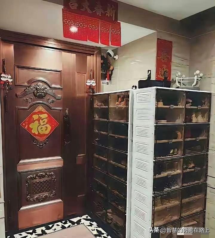 “物业管不了，110不管，请问这归谁管？”