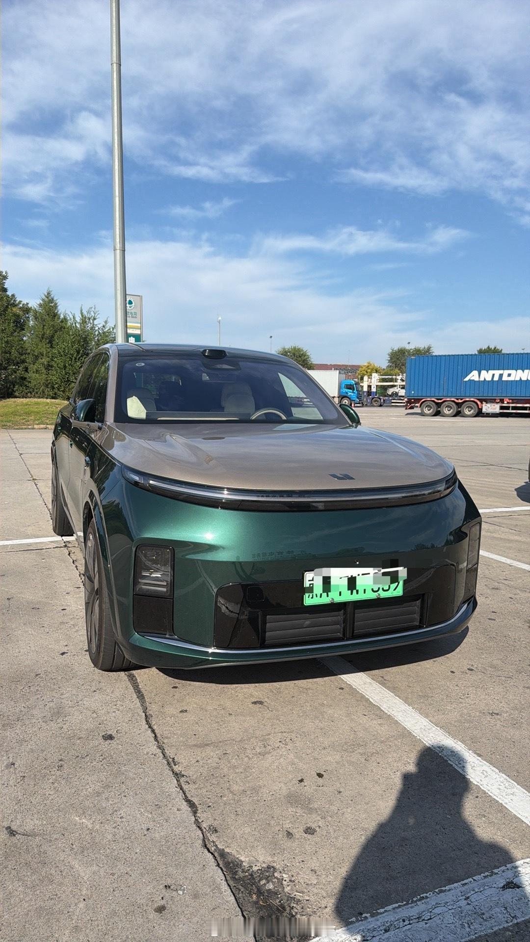 职务之便借的 L9livis，计划明天自驾游体验一下，结果老二又发烧了[泪][泪