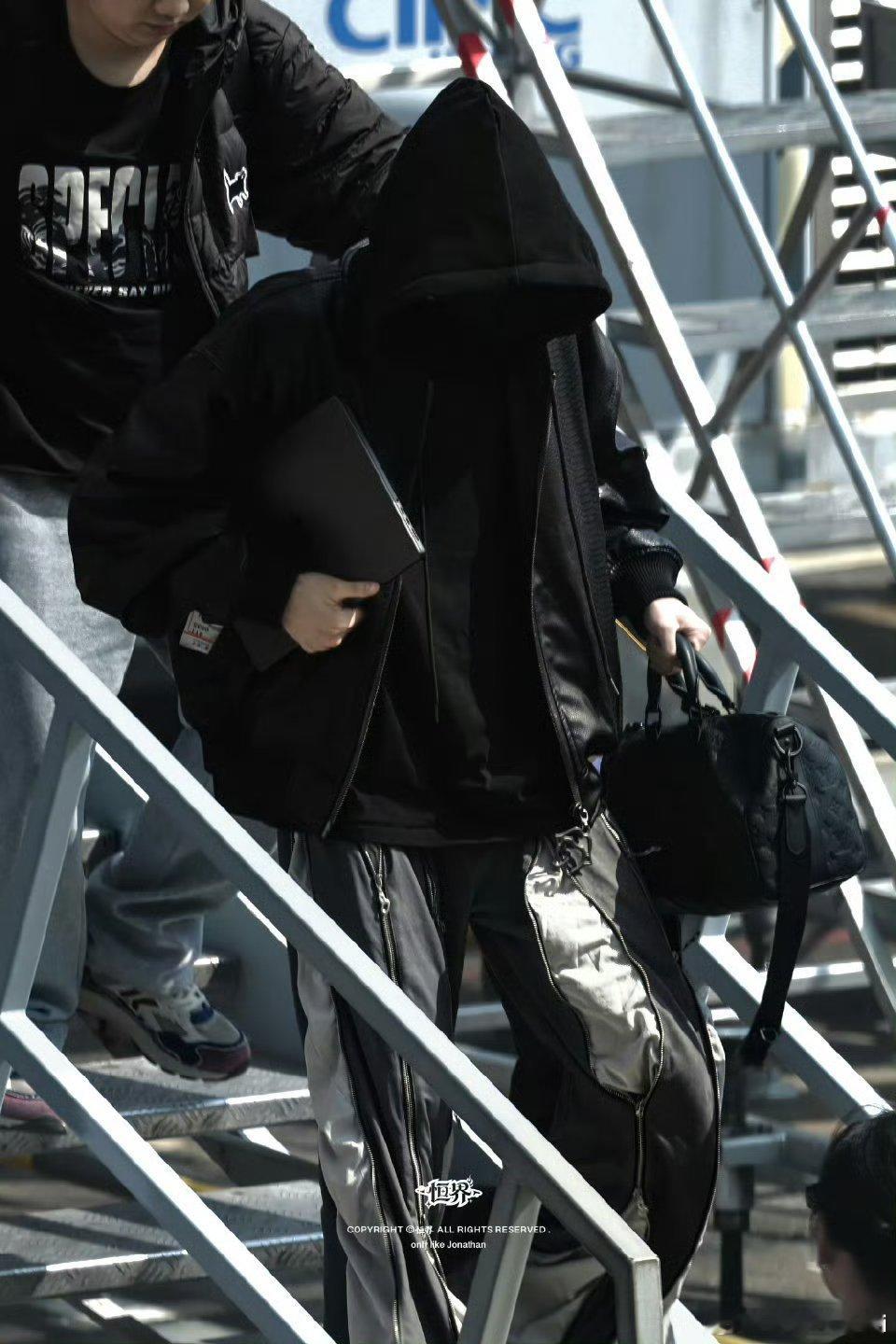 陈奕恒荣耀之战路透🈶allblack穿搭好潮男啊！好爱好喜欢 