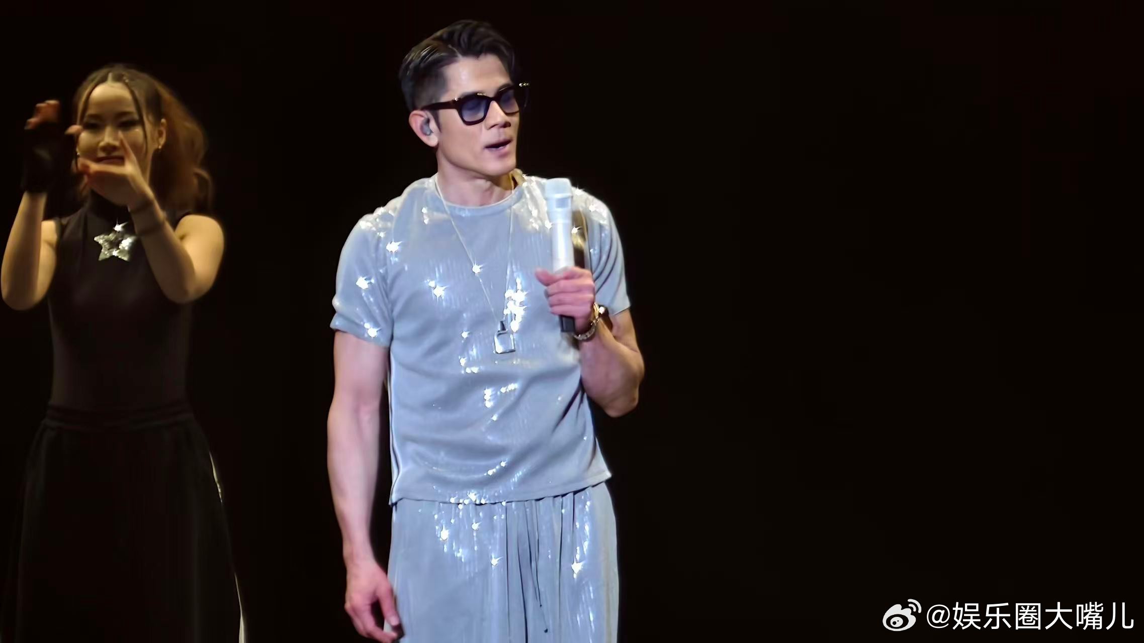 郭富城是怎么做到状态满减的解锁郭富城保鲜秘诀！精力充沛元气拉满，驰骋卡丁车、品鉴