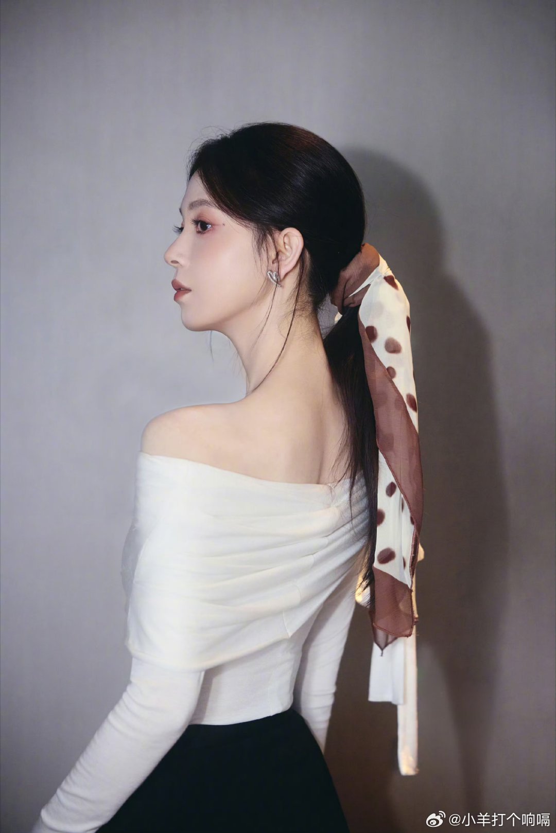 陈瑶初舞台岳绮罗变甜妹！陈瑶初舞台《恋爱告急》甜度超标，这波反差感拿捏住了，谁还