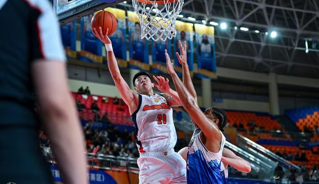 疆粤二番战，新疆内线加强，广东篮板压力大，三分能否回暖是关键
今晚广东将主场迎战