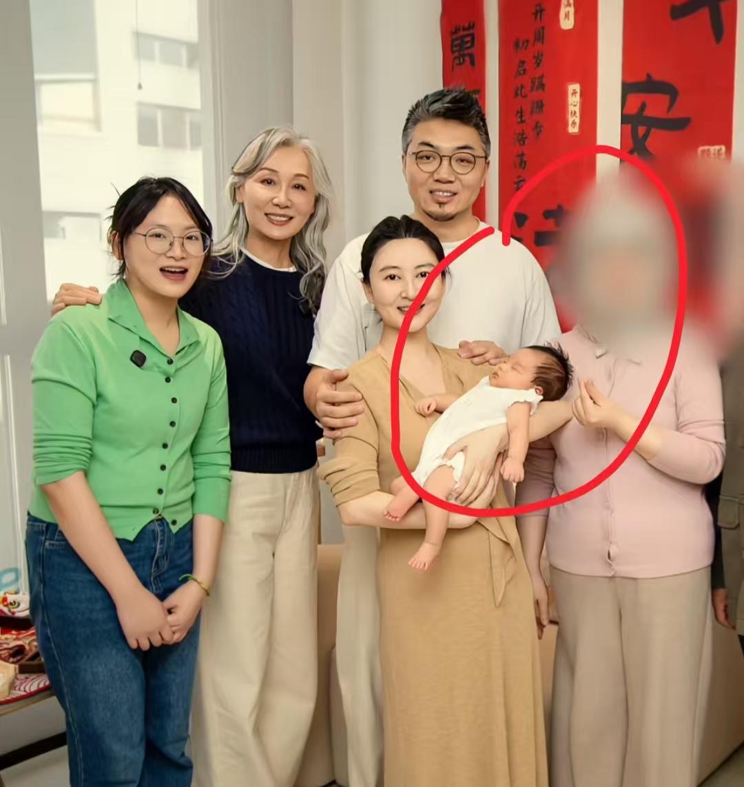 我开始有点理解光总了
高伯伯这么完美的女人，谁会不喜欢啊？
不仅是因为为他生了个