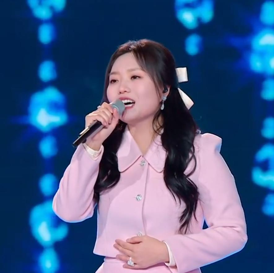 李雪琴减肥成功后漂亮了好多。她骨架大，不会减到像女明星那样精瘦，反而看着很健康。