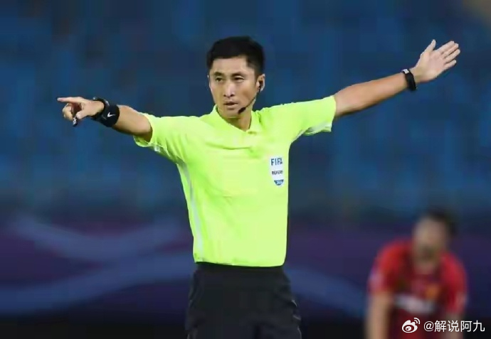 为什么叫“首秀”？历史上没有过吗？从来没有过。此前中国裁判在世界杯的参与形式都是