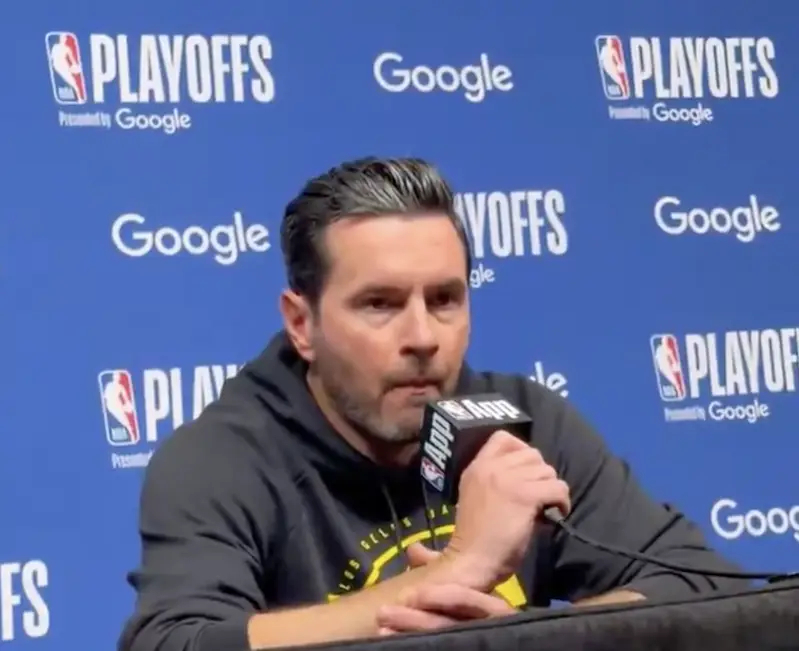 雷迪克：“东契奇今日已能上场进行小幅活动，此前训练仅能原地休养。目前仍无明确复出