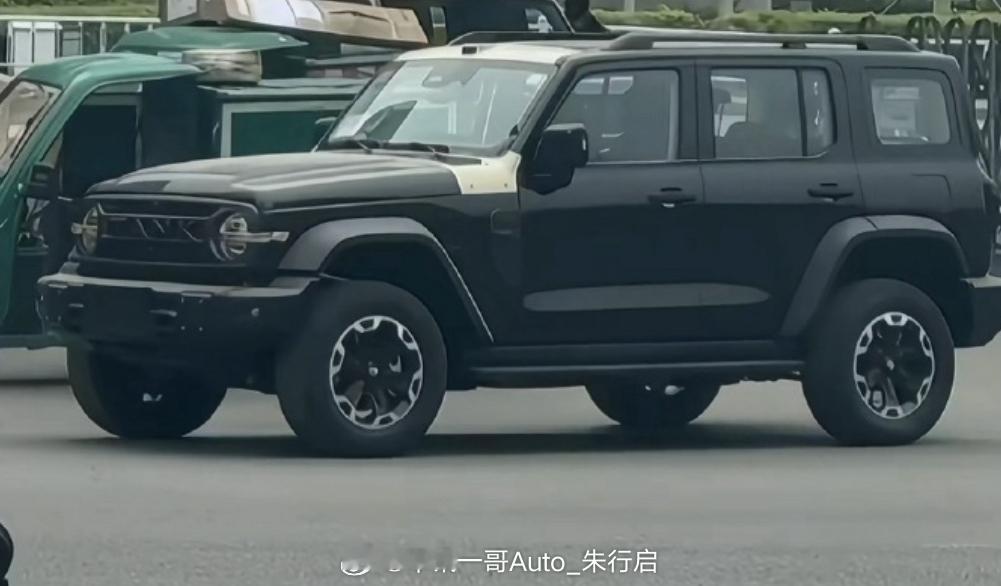 坦克300的实车图曝光整车看着还是挺硬派的有点牧马人的既视感