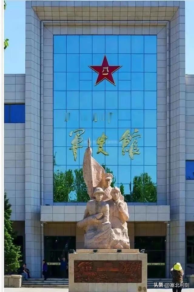 我在张家口原65集团军宣传处工作的时候，有一次政治部全体干部开会，主任让一位处长