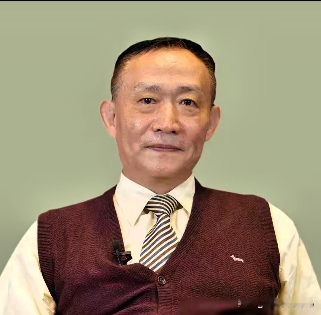 卢麒元捅破的那个马蜂窝
这两天越看越觉得魔幻。
两万万亿的烂账啊。
普通人房贷晚