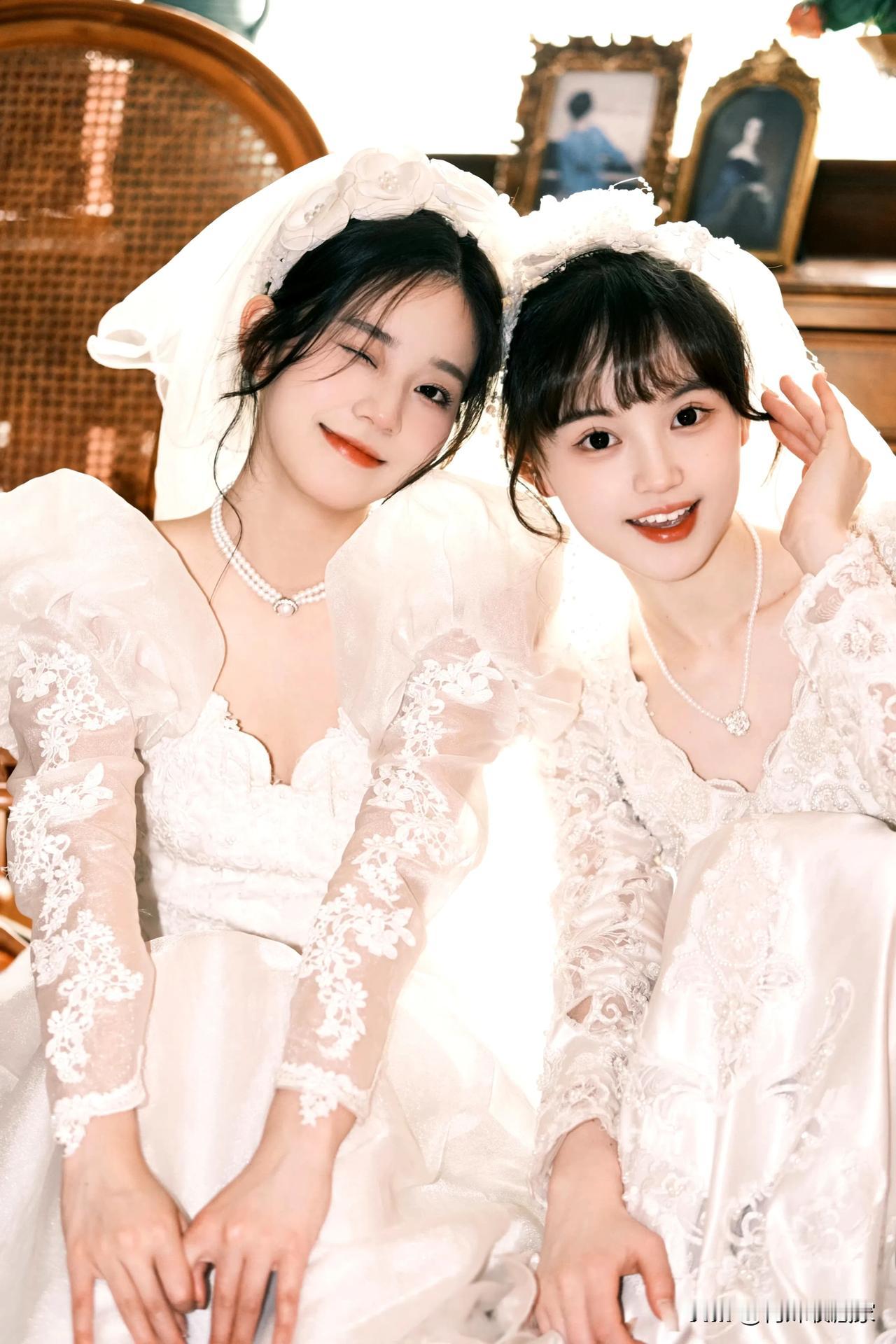 婚纱新娘姊妹花