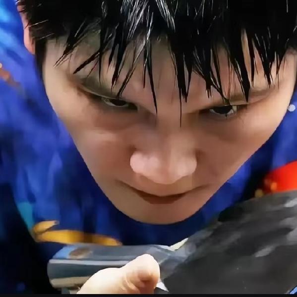 ?
两人同为国乒核心，打法路线完全不一样。
王楚钦左手持拍，主打速度与前三板进攻