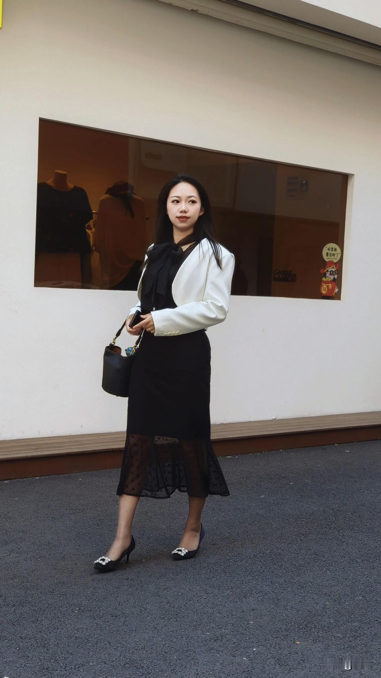 女人最值钱的是美丽，还是善良美丽可能会带来更多的关注和机会。