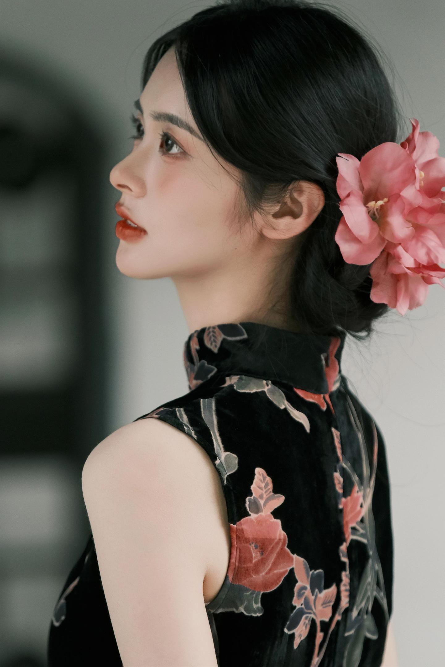 故事鲜艳 而缘分太浅。