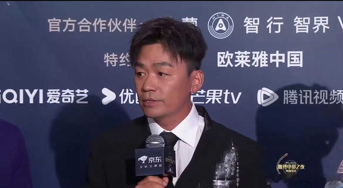 王宝强年度号召力影人✨用真诚作品留住观众，路人基础雄厚，新片热度持续飙升，年度号