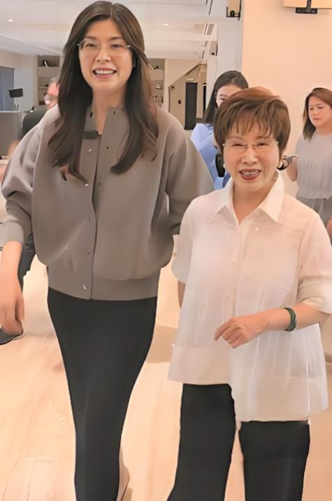 郑丽文令人意外地当选为国民党主席，将有可能推迟大陆武统台湾的时间。郑丽文主张两岸