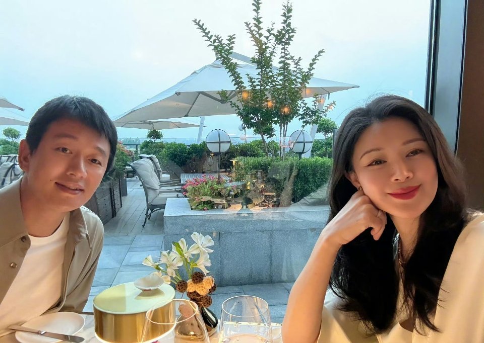 佟大为关悦结婚19年了结婚19年还能这样甜，真的有被戳到！这状态绝绝子，按头安利