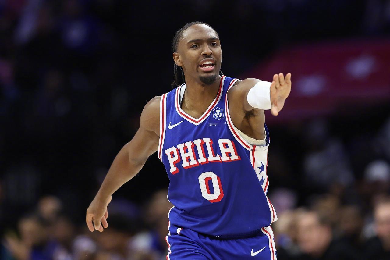 勇士单节10分勇士被76人打了一波22-0……马克西一人连拿10分，打爆勇士，勇