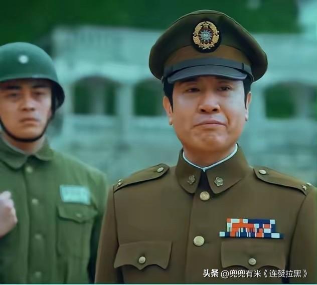 《沉默的荣耀》里，小钱牺牲后，妹妹小敏一头扎进深海，想靠两条胳膊划回对岸。
别再